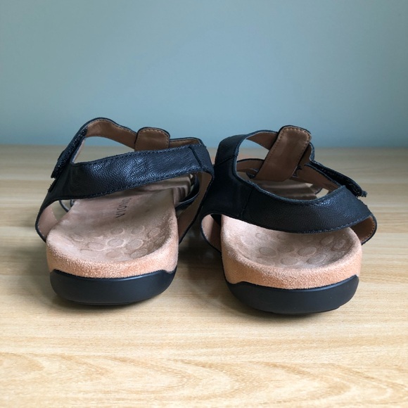 Good Condition Women’s Vionic Leather Sandals Size 11 - Picture 6 of 6